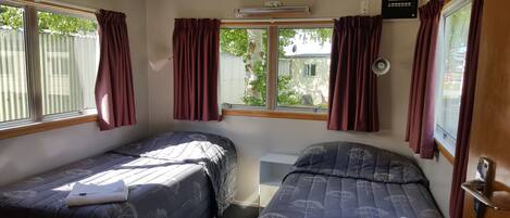 3 Bedroom Carriage House | WiFi, bed sheets