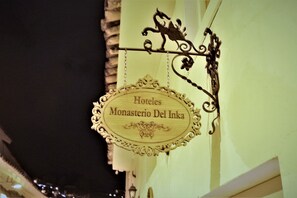 Property entrance - Monasterio del Inka (Cusco)