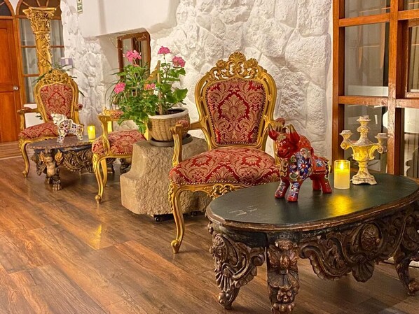 Interior detail - Monasterio del Inka (Cusco)