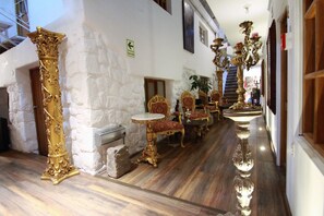 Interior detail - Monasterio del Inka (Cusco)