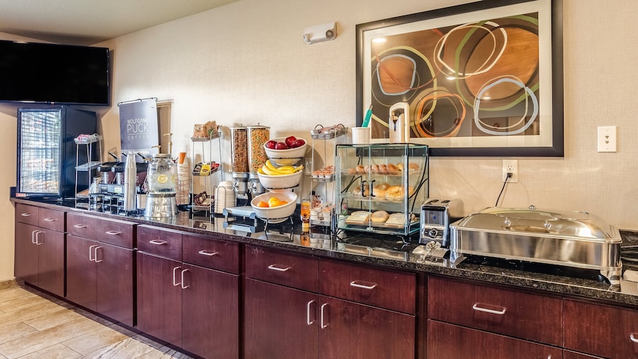 Cobblestone Inn & Suites - Bridgeport