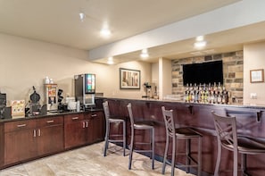 Bar (on property) - Cobblestone Inn & Suites - Bridgeport (Bridgeport)