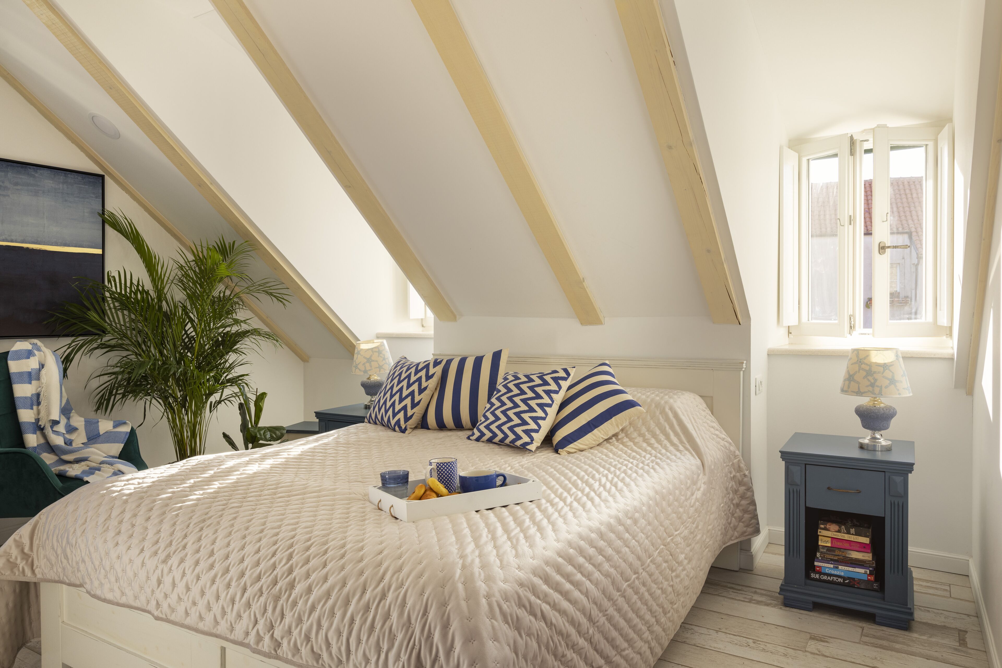 Deluxe-sviitti, 1 makuuhuone, kaupunkinäköala | Ylelliset vuodevaatteet, untuvapeitot, Tempur Pedic -patjalliset sängyt