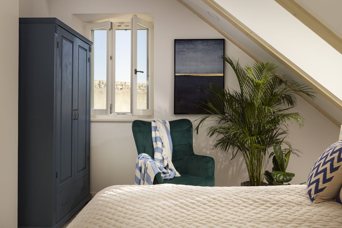 Deluxe suite, 1 slaapkamer, uitzicht op stad | 1 slaapkamer, luxe beddengoed, donzen dekbedden, Tempur Pedic-bedden