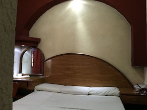 Standardzimmer, 1 King-Bett | Schreibtisch, Verdunkelungsvorhänge, kostenloses WLAN, Bettwäsche