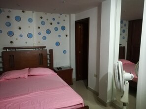Minibar, desk, free WiFi - La Casita Morada (San José de Cúcuta)