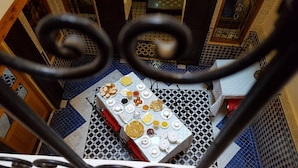 Breakfast, lunch and dinner served - Dar Nour Fes (Fes)