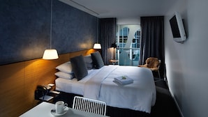 Premium bedding, in-room safe, iron/ironing board, WiFi (free) - Limes Hotel (Fortitude Valley)