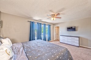 4 bedrooms, iron/ironing board, WiFi, bed sheets - Close to the strip+amazing pool! (Las Vegas)