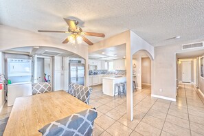 Dining - Close to the strip+amazing pool! (Las Vegas)