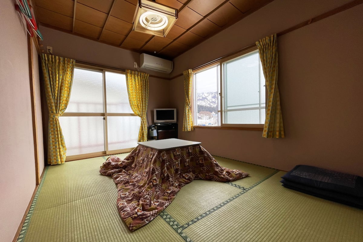 Free WiFi, bed sheets