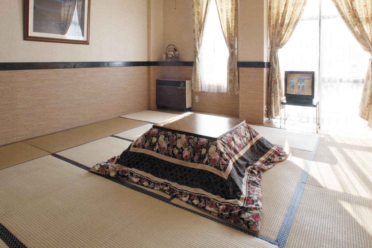 Superior Japanese Style Room with Shared Bathroom, Non Smoking | Living area | Flat-screen TV