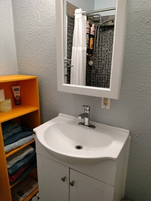 Combined shower/bathtub, towels, toilet paper - 2Bed/1Bath House ~ Live Music Across The Street!  (KCMO)