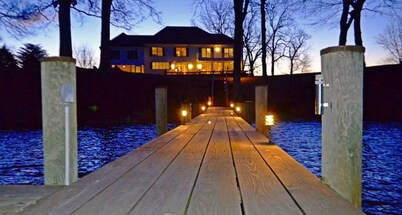 Beautiful, Open floor plan, amazing sunset views,Waterside Pool, Pier, 6+ac