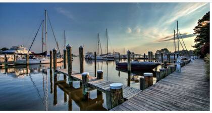 Beautiful, Open floor plan, amazing sunset views,Waterside Pool, Pier, 6+ac