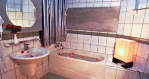 Bathroom - Fu-Feng Hot Spring Hotel (Jiaoxi)