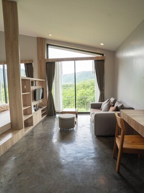 Suite with Mountain View | Centre d’affaires dans la chambre