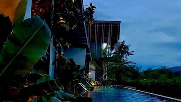 Pool Access Cottage | Terrace/patio