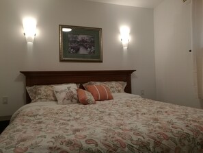 Suite Mewah, balkon, lantai dasar | 1 kamar tidur, seprai katun Mesir, dan seprai premium