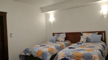 ๋ญ์
๋ฆฌ ์ค์ํธ, ๋ฐ์ฝ๋, 1์ธต | ๊ฐ์ค์์ ๋ณด์ด๋ ์ ๋ง