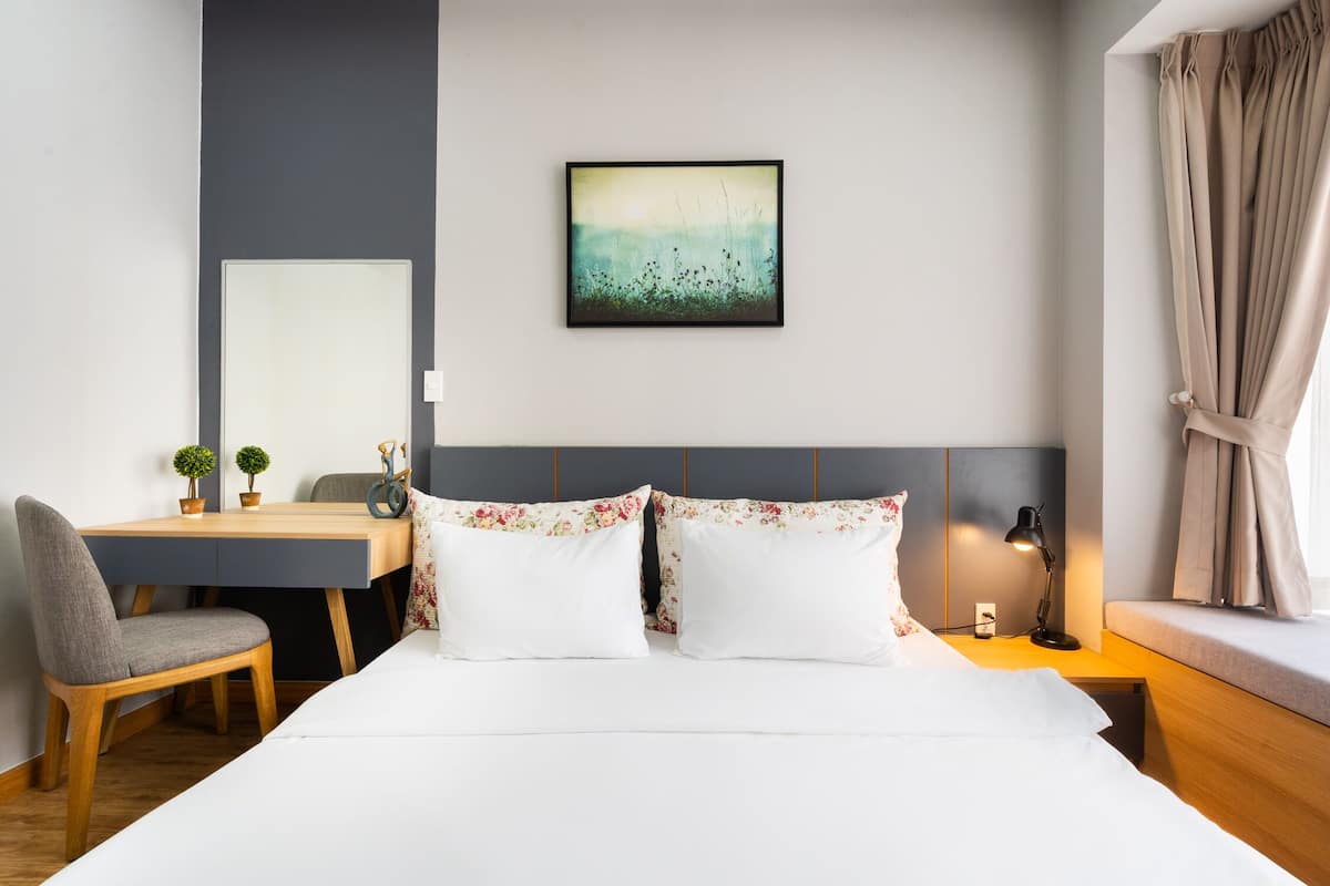 Signature Apartment, 2 Queen Beds, Pool View | 3 bedrooms, minibar, desk, iron/ironing board