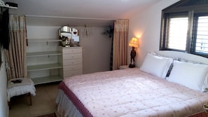 Room - shellys home (Ramat Gan)