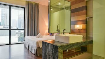 Habitación básica doble, 1 cama King size, con acceso para personas discapacitadas | 1 habitación, escritorio y espacio para trabajar con laptop