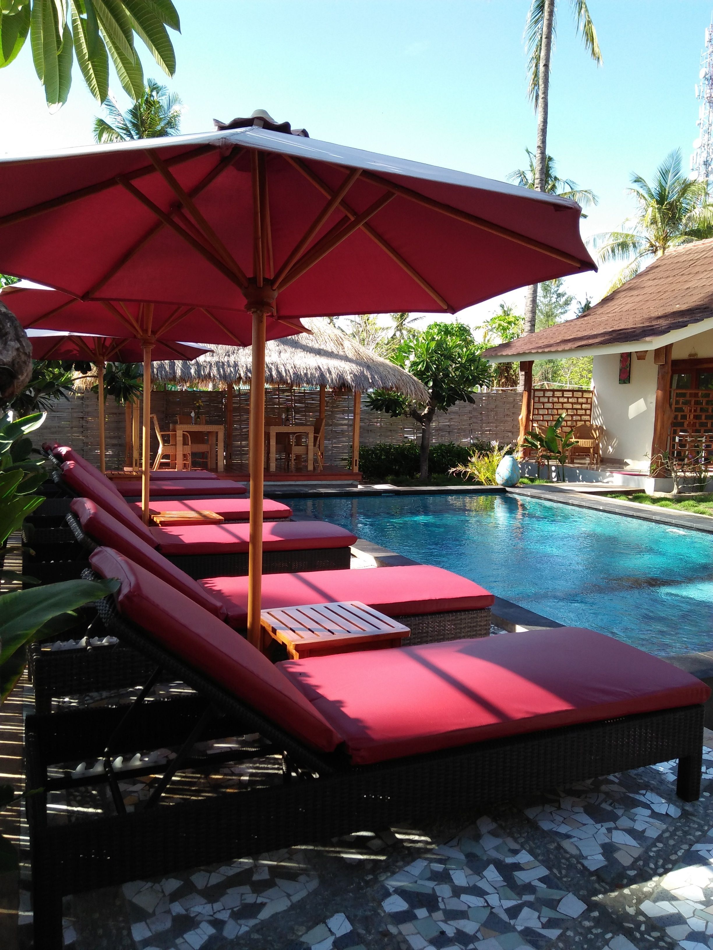 Außenpool, Liegestühle