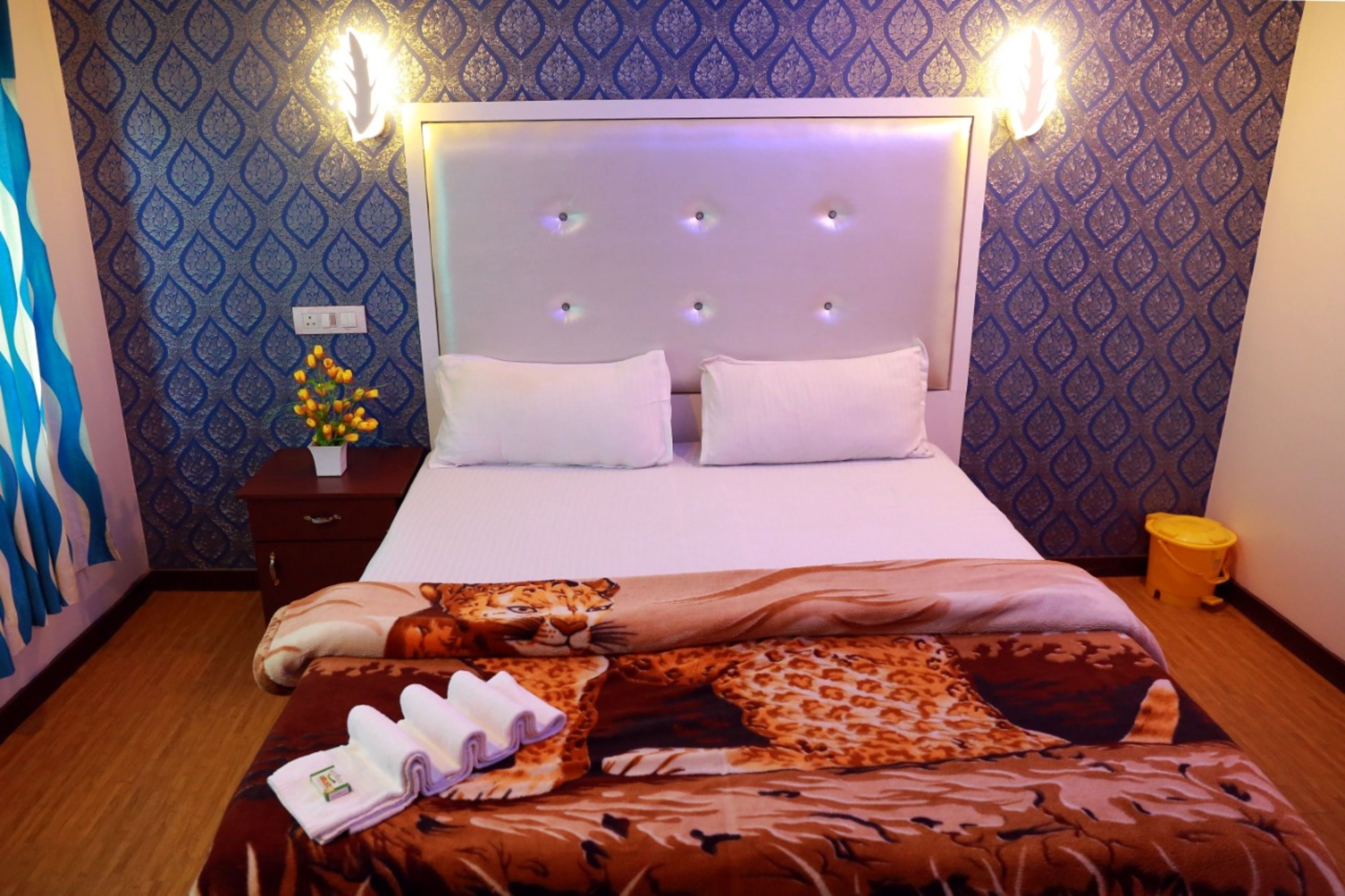 Premium bedding, desk, rollaway beds, free WiFi