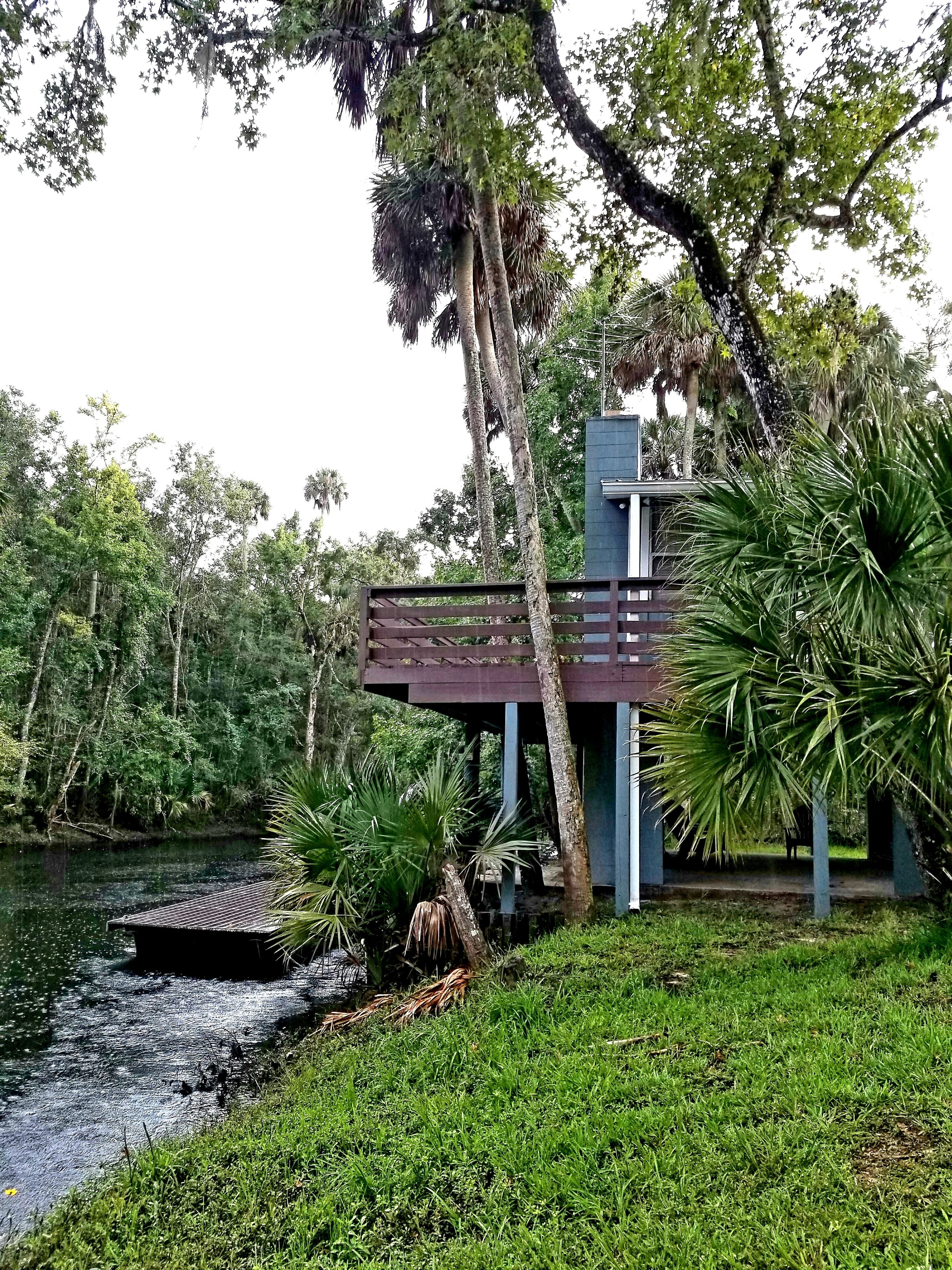 2\/1 Riverfront! Cabin-Fireplaces-Balcony-Nature-Fishing-Gulf of Mexico