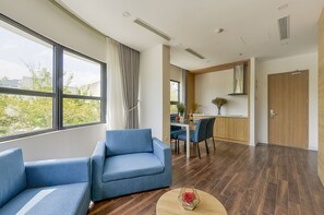 Camera Premier | Una scrivania, tende oscuranti, insonorizzazione, Wi-Fi gratuito