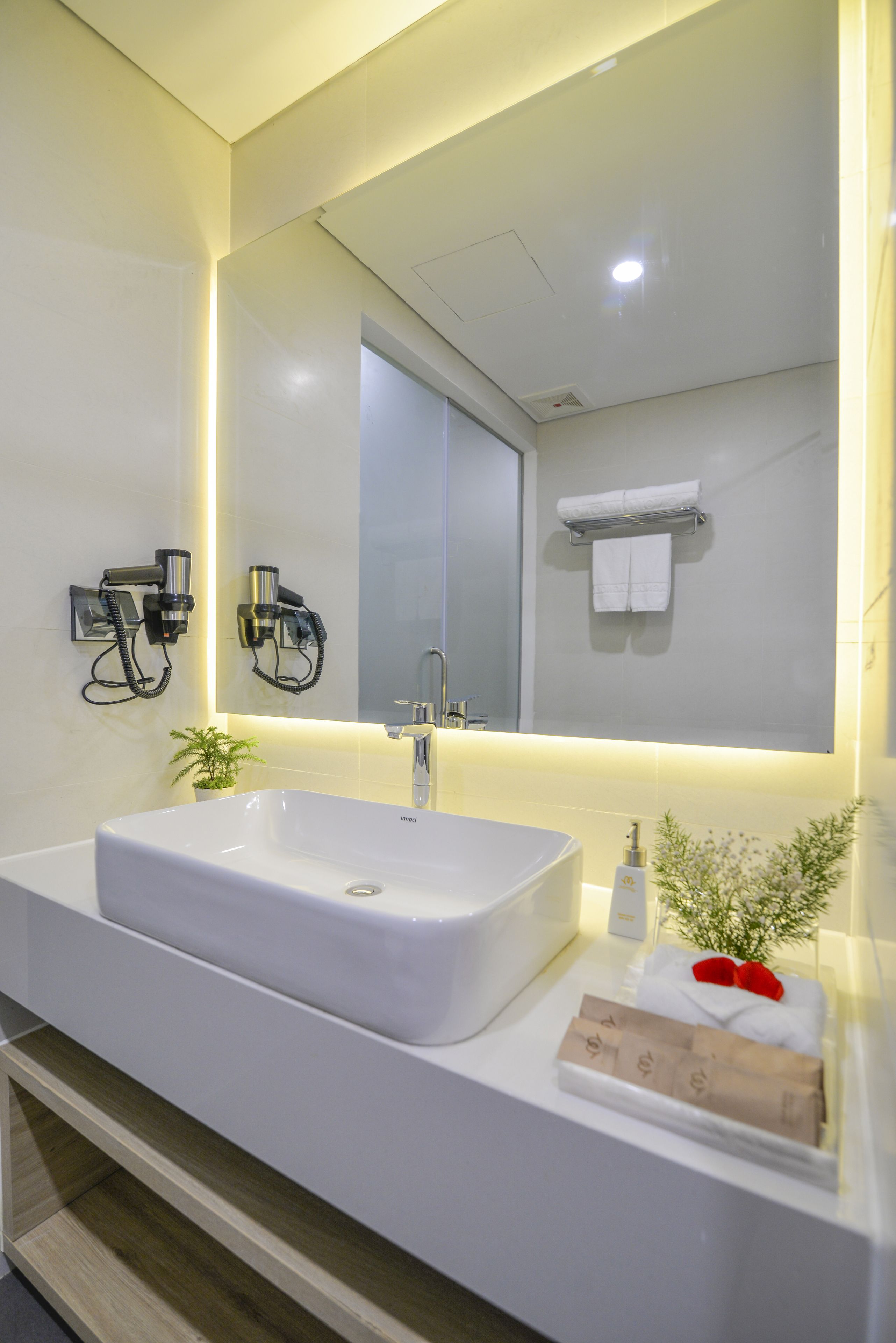 shower, free toiletries, hair dryer, slippers