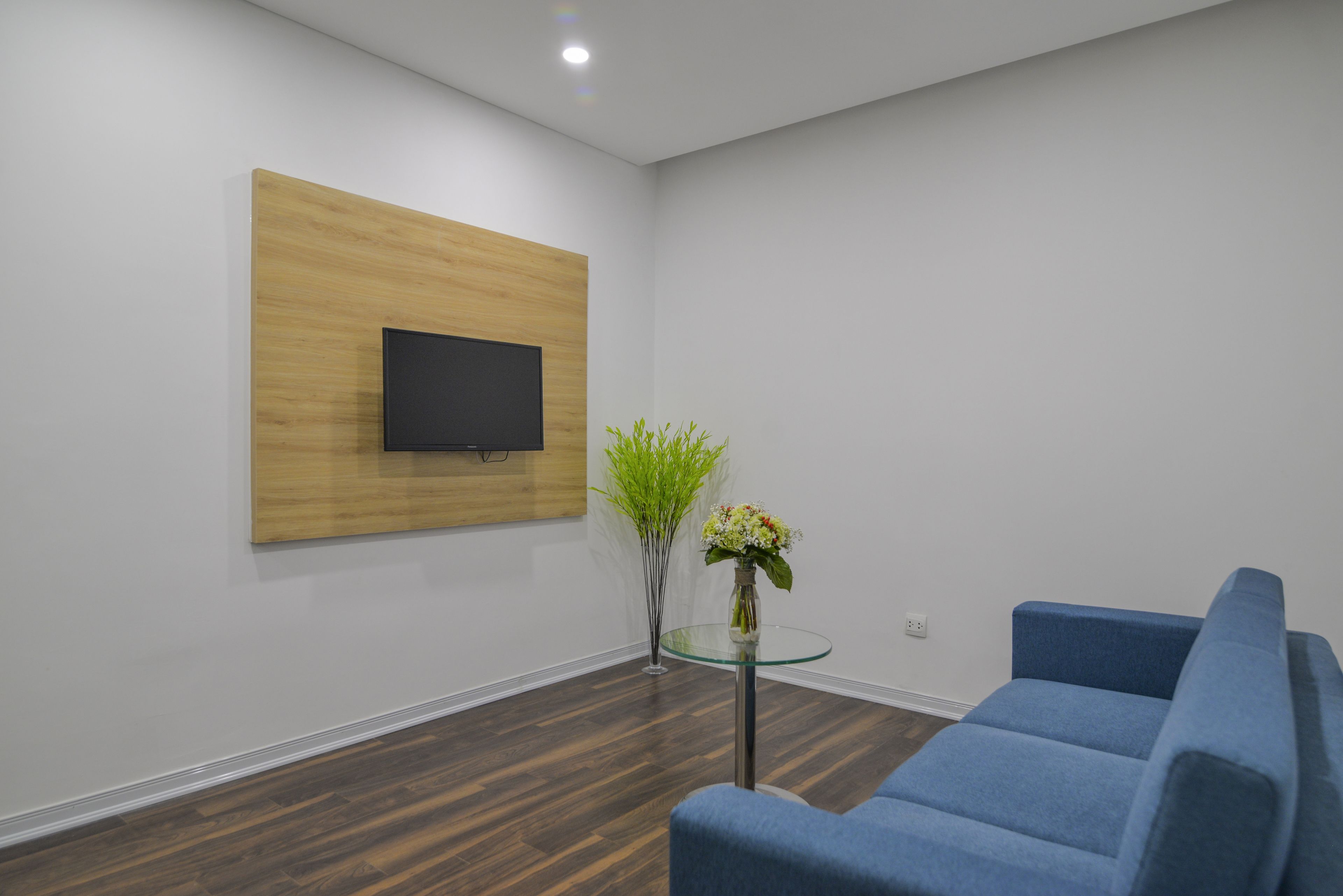 junior suite | living room | flat-screen tv