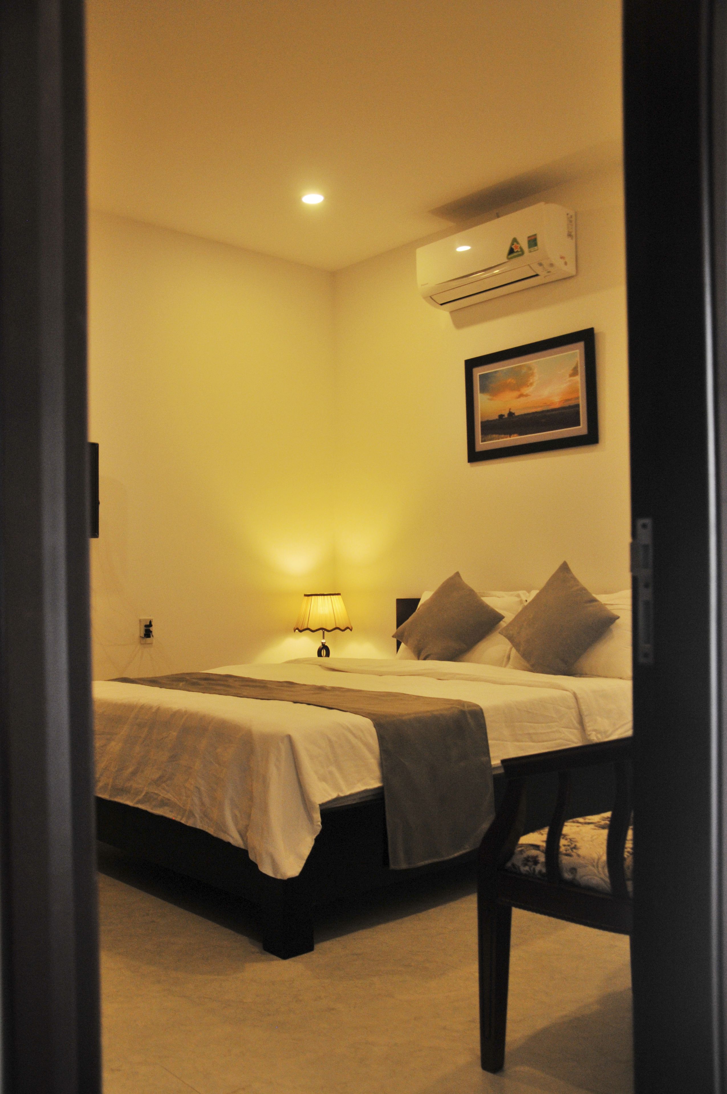 Deluxe Double Room, 1 Queen Bed | Minibar, desk, soundproofing, iron/ironing board