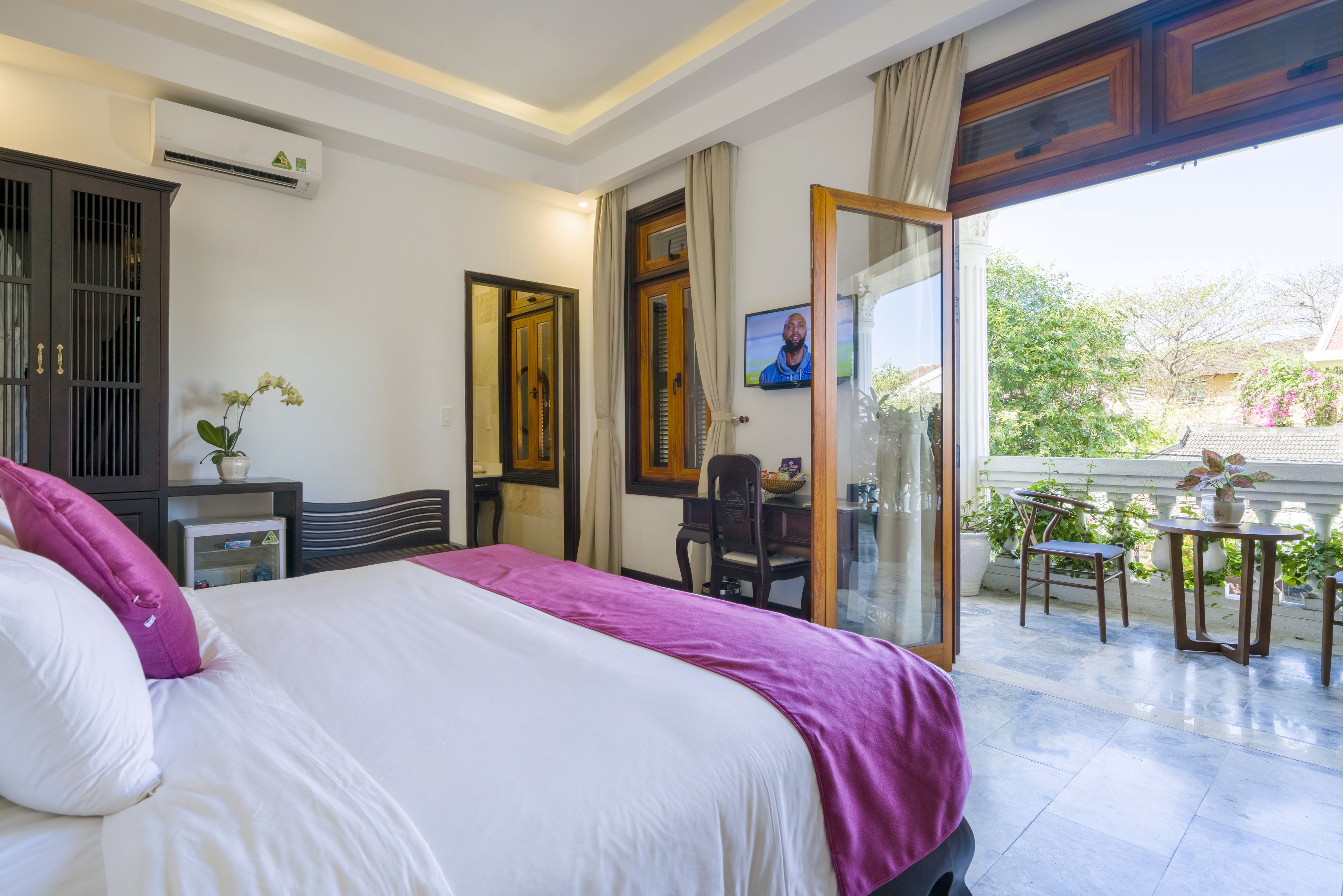 executive double room (city view or garden view) | city view