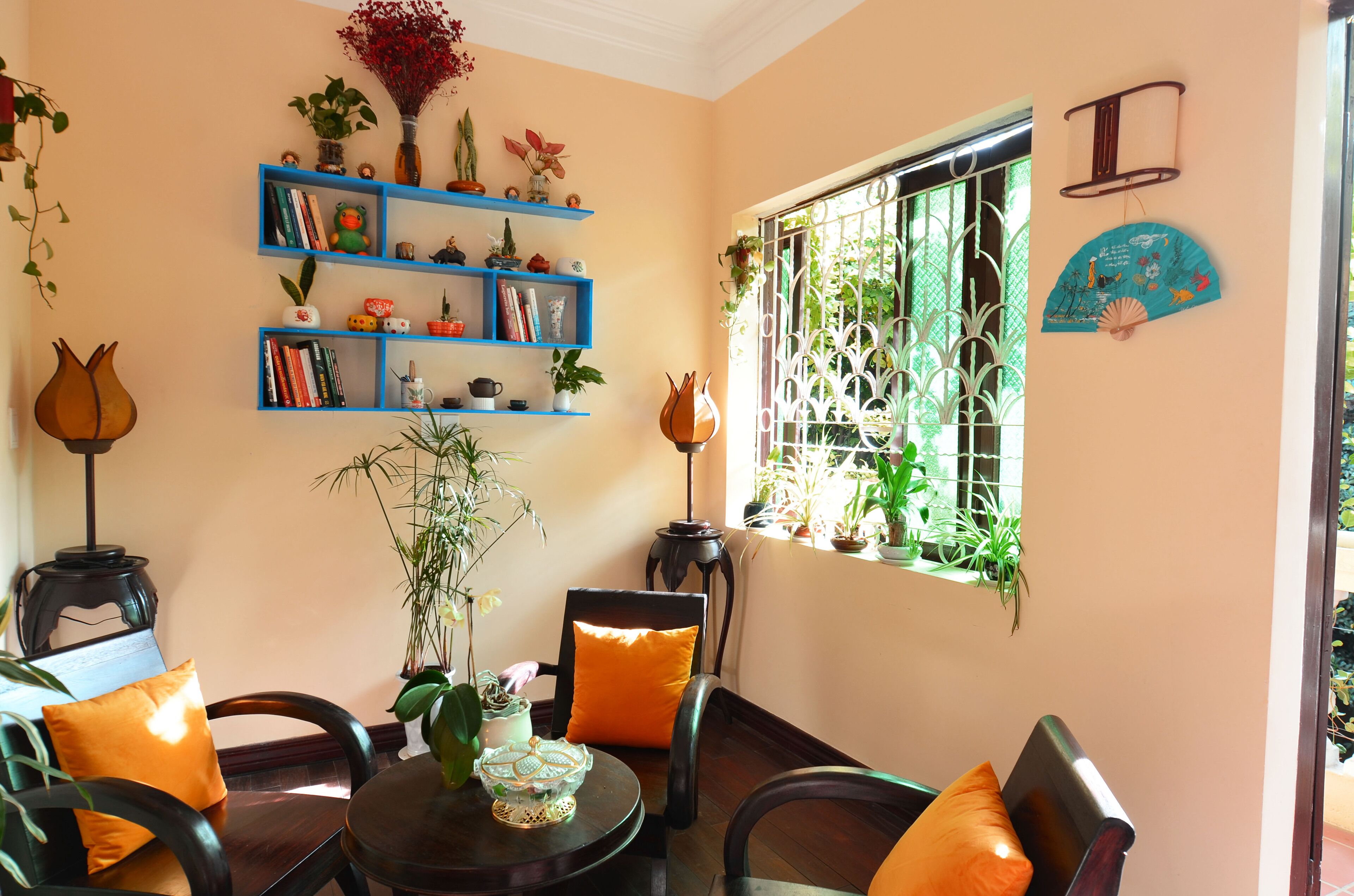 32-inch flat-screen tv with cable channels, tv, first-run films