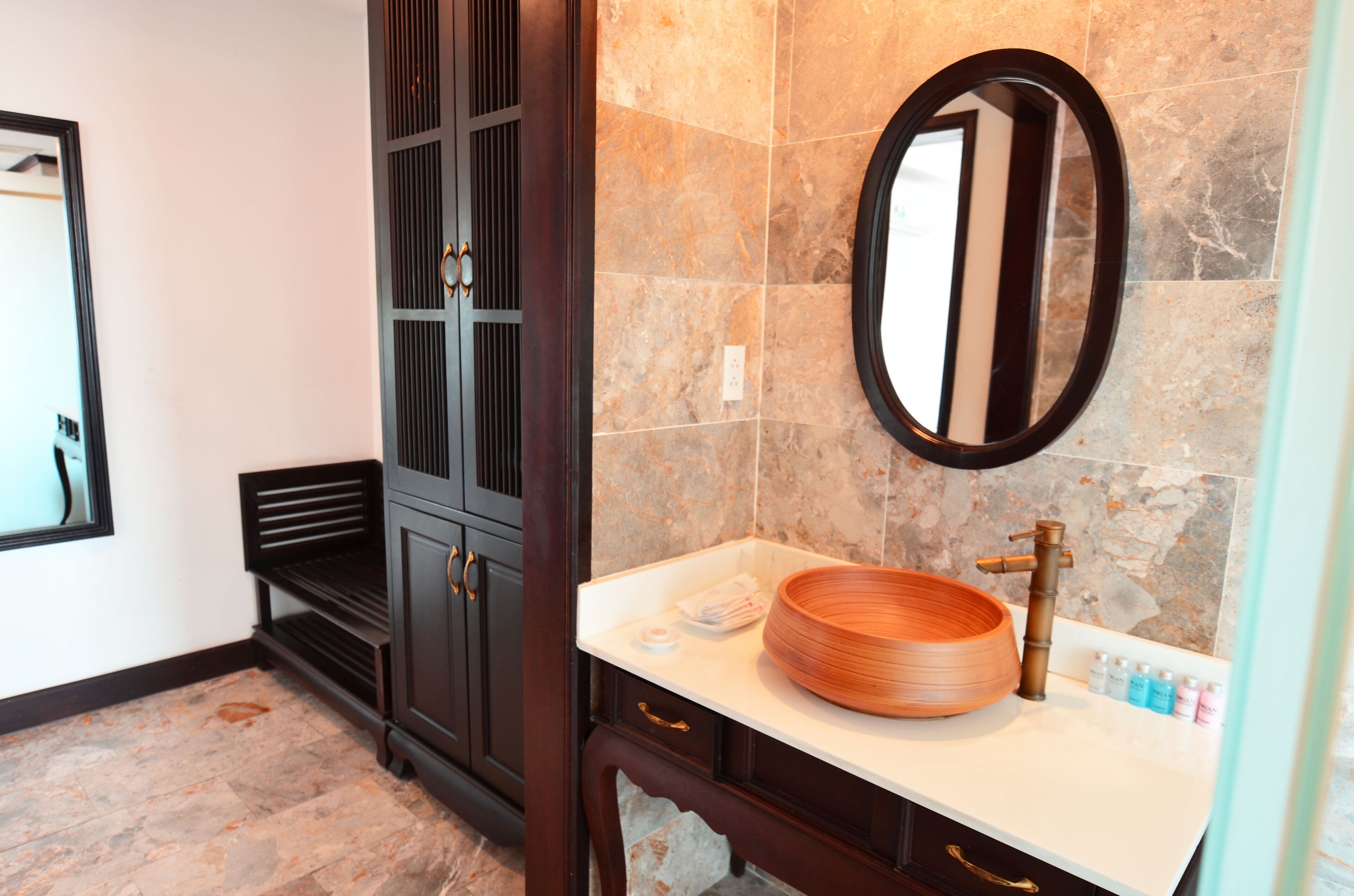 superior double room | bathroom | shower, rainfall showerhead, free toiletries, hair dryer