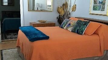 2 bedrooms, desk, iron/ironing board, free WiFi