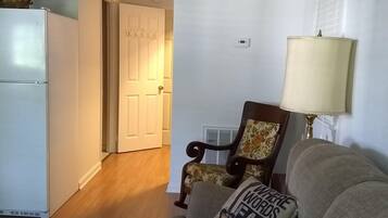 Smart TV, Netflix, Hulu, streaming services