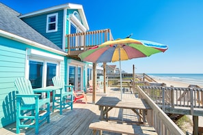 Property grounds - Larry’s Lazy Susan: Steps to the Surf, Perfect for Paws & Sunsets Reduced Rates (North Topsail Beach)