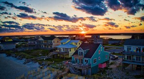 Exterior - Larry’s Lazy Susan: Steps to the Surf, Perfect for Paws & Sunsets Reduced Rates (North Topsail Beach)