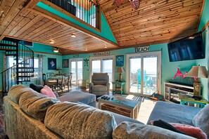 Smart-TV, Kamin, DVD-Player, Bücher