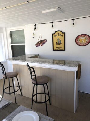 Dining - 1 Block to the Beach, Fully Fenced in Backyard, Golf Cart Included (Myrtle Beach)