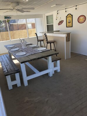Dining - 1 Block to the Beach, Fully Fenced in Backyard, Golf Cart Included (Myrtle Beach)