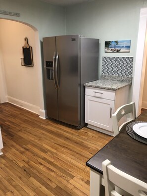 Interior - 1 Block to the Beach, Fully Fenced in Backyard, Golf Cart Included (Myrtle Beach)