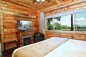 2 makuuhuonetta, silitysrauta/-lauta, vuodevaatteet