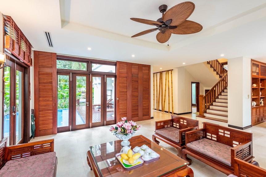 Không gian sinh hoạt chung rộng rãi, thuận tiện cho gia đình và nhóm bạn.