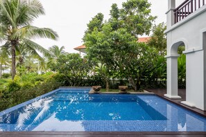 2 piscinas externas, guarda-sóis, espreguiçadeiras