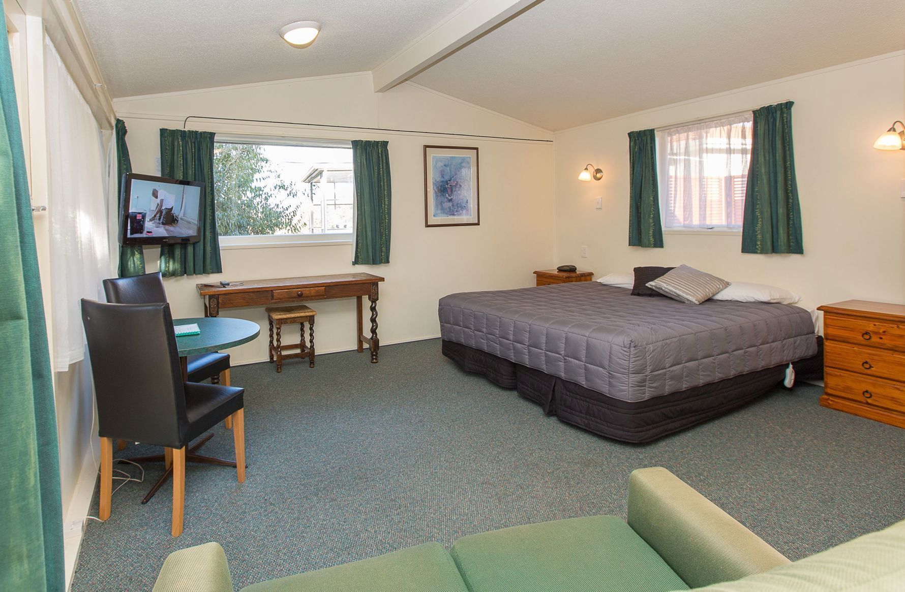 Minibar, iron/ironing board, free WiFi, bed sheets