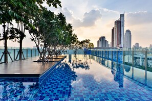 Outdoor pool, open 5:00 AM to 11:00 PM, sun loungers - Civic Horizon Hotel & Residence (Bangkok)